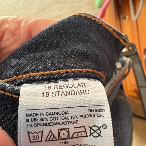 NWT Old Navy Original Denim Jeans size 18 standard - Picture 4 of 4